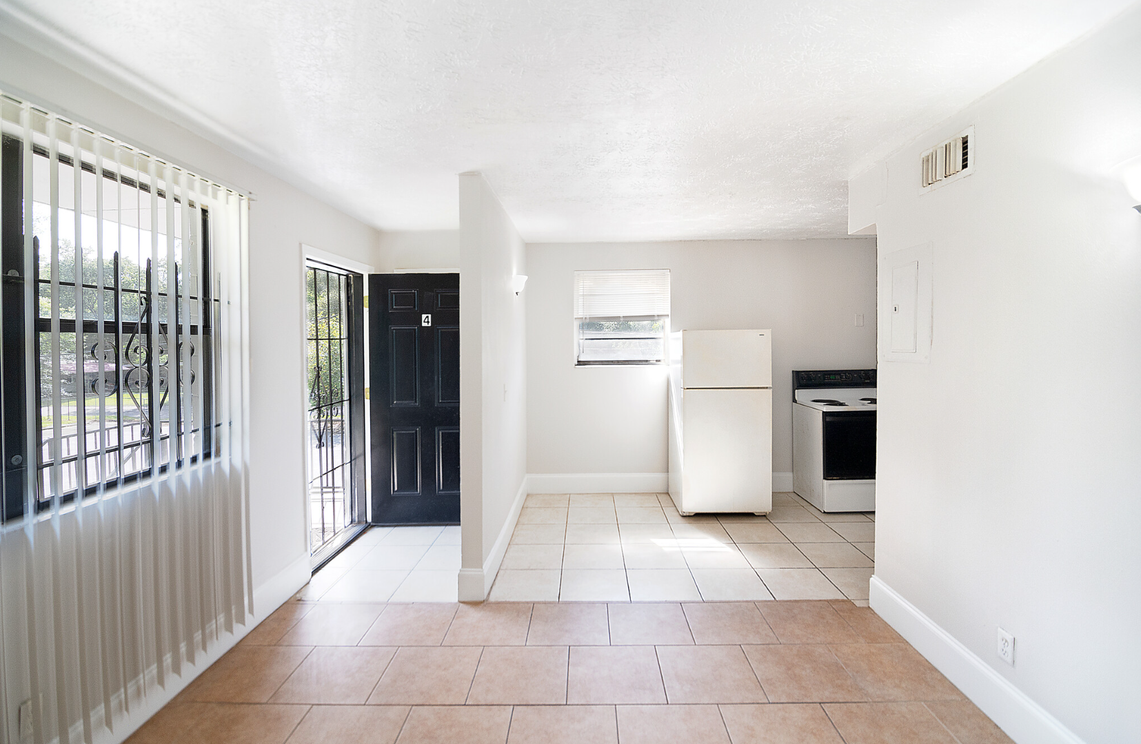 2862 W. 1st St. # 4